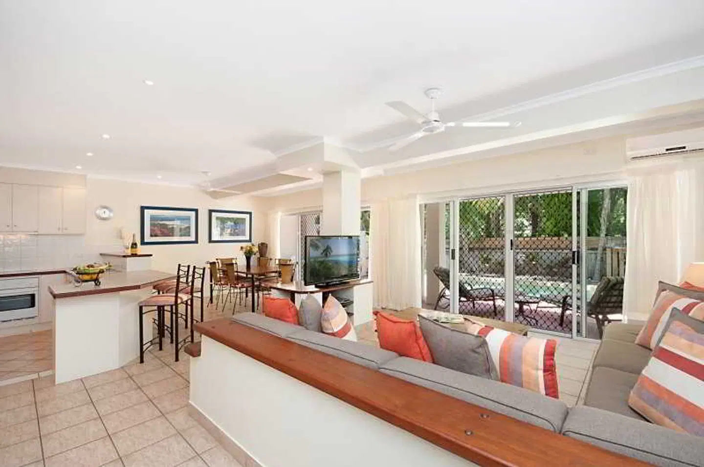 The Villas Palm Cove LOUNGE_LOBBY