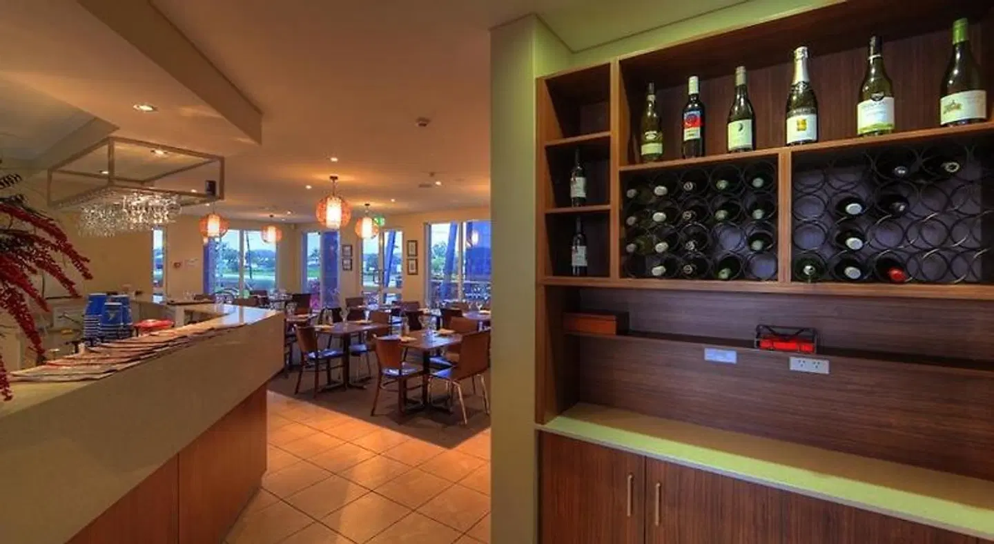 Tropixx Motel & Restaurant Bar
