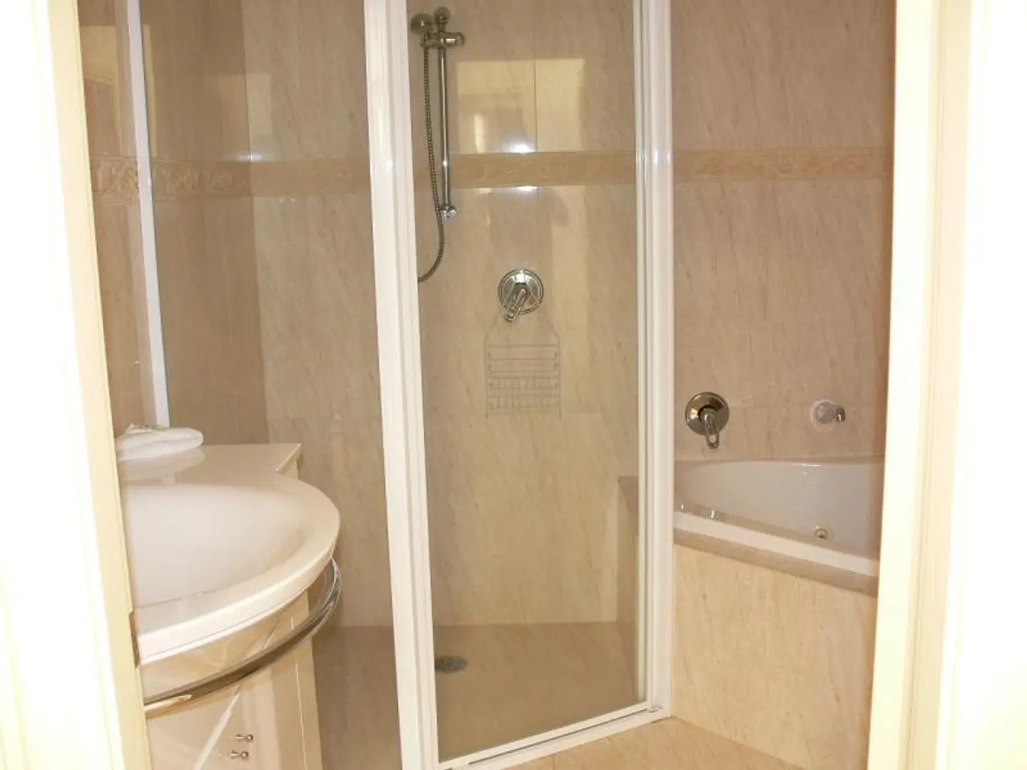 Meridian Resort Beachside Badezimmer