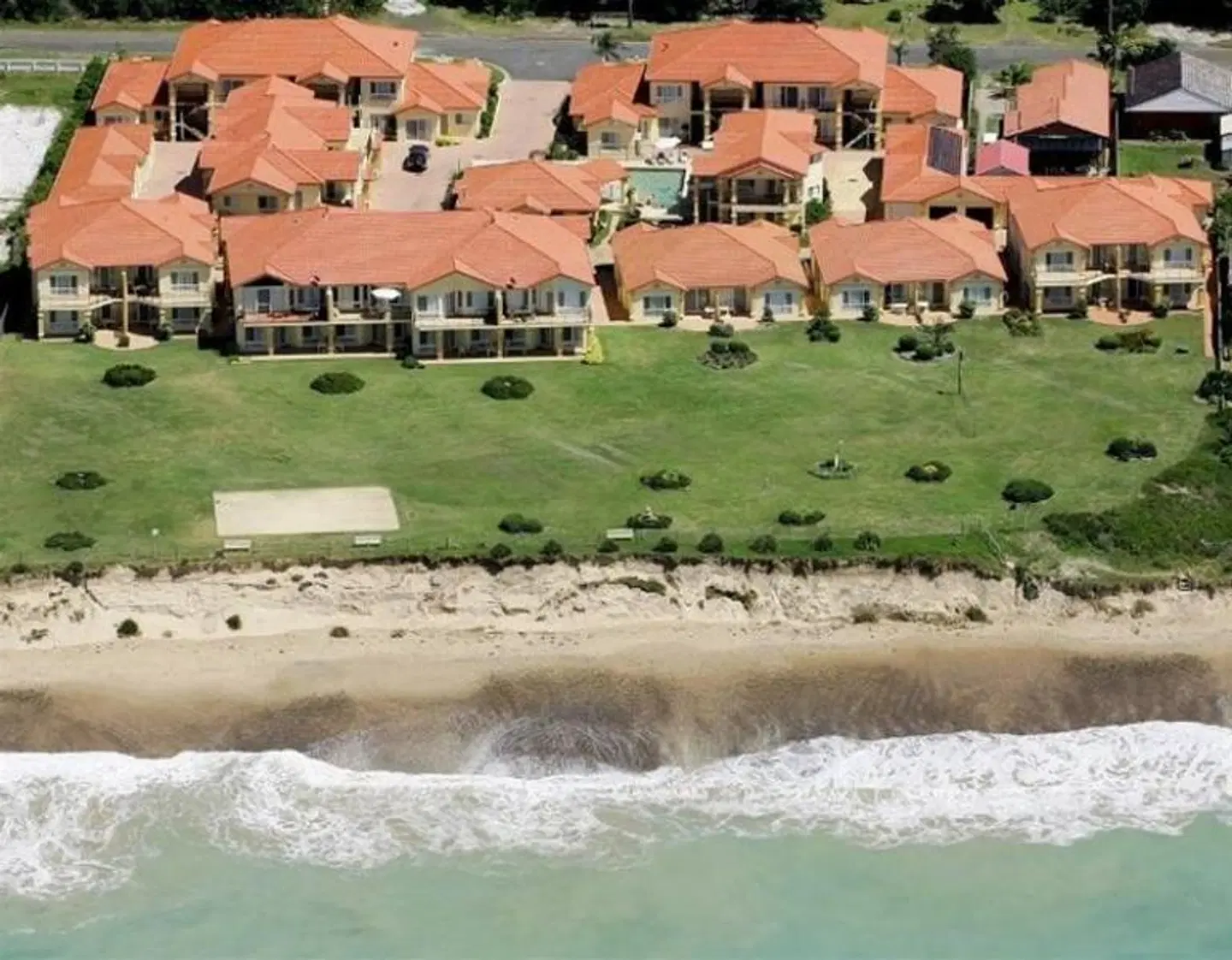 Meridian Resort Beachside EXTERIOR