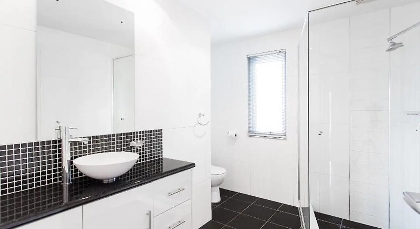 Spinnakers by Rockingham Apartments Badezimmer