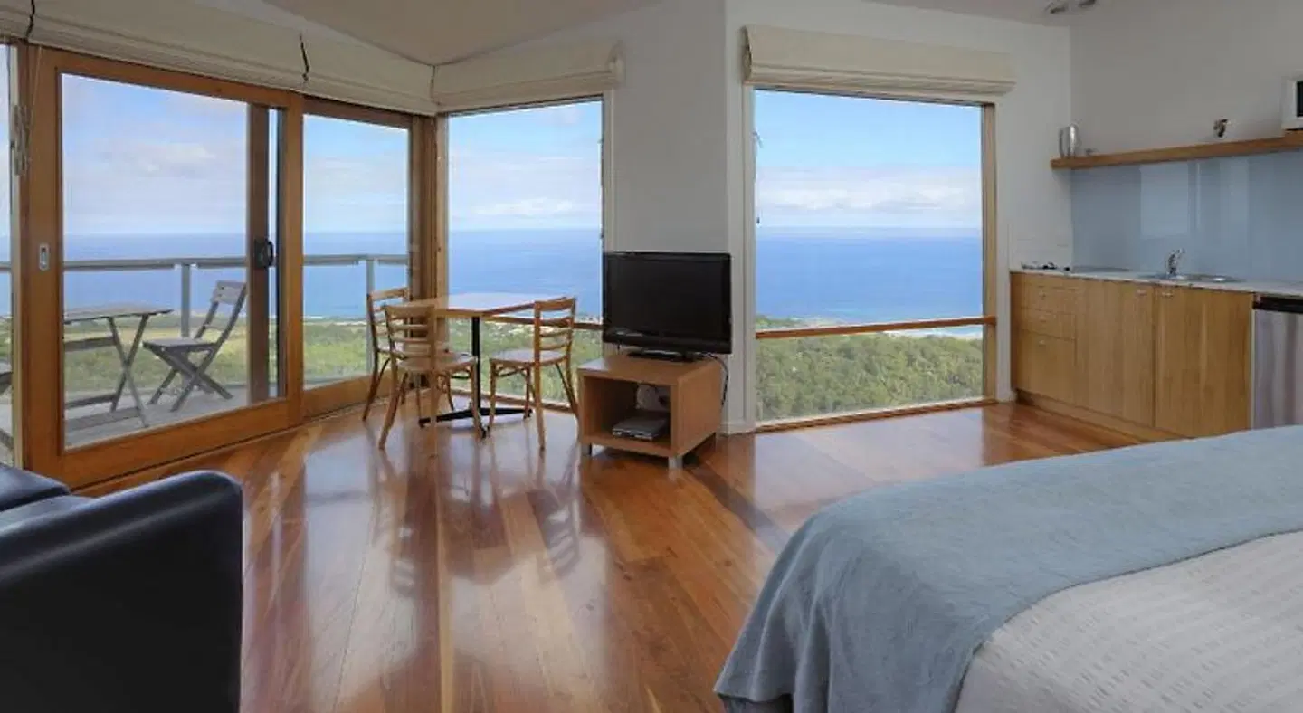 Chris's Beacon Point Restaurant & Villas ROOM_EXAMPLE