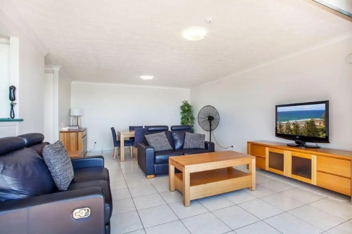 Columbia Beachfront Apartments Lobby