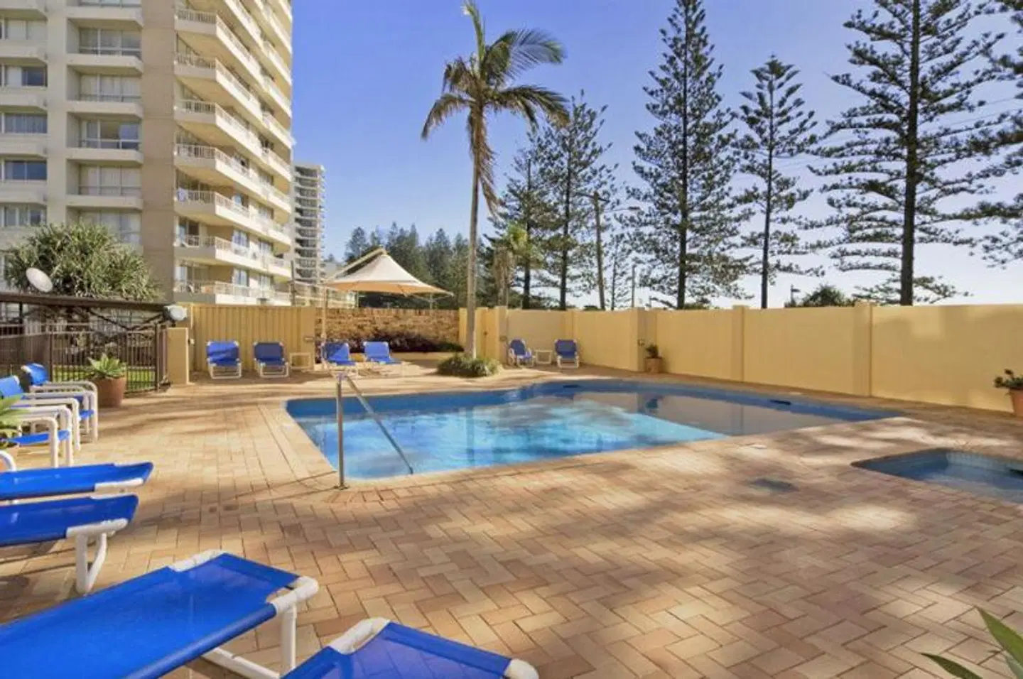 Columbia Beachfront Apartments OUTDOOR_POOL