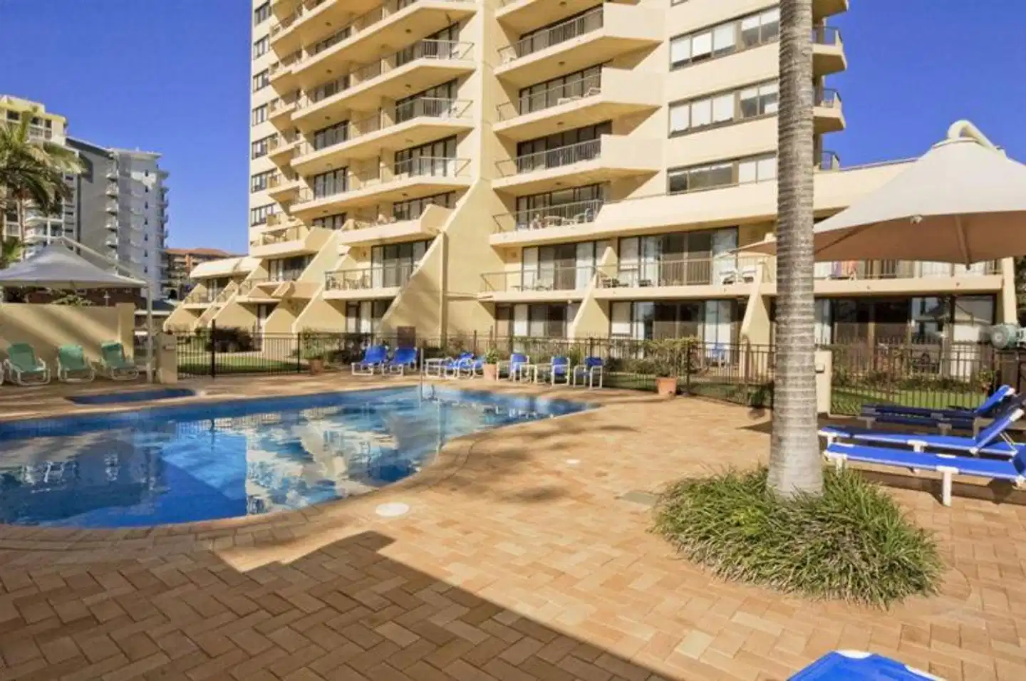 Columbia Beachfront Apartments Aussenansicht