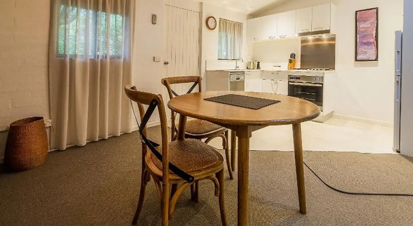 Bright Mystic Valley Holiday Units Bar