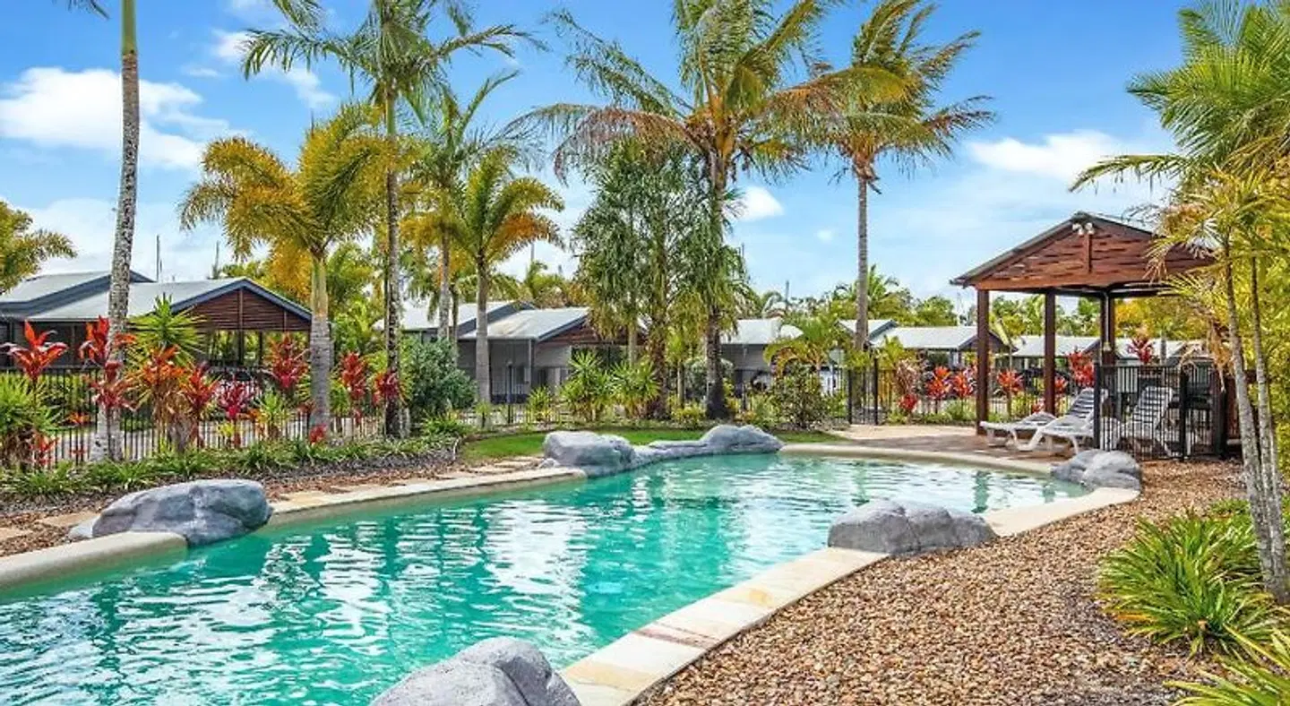 Tin Can Bay Marina Villas OUTDOOR_POOL