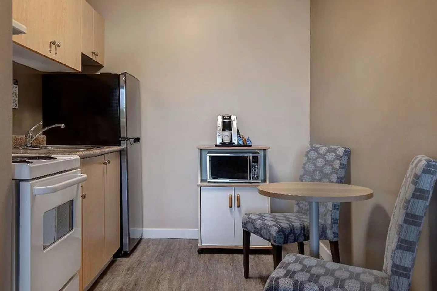 Days Inn by Wyndham Victoria Uptown ROOM_EXAMPLE