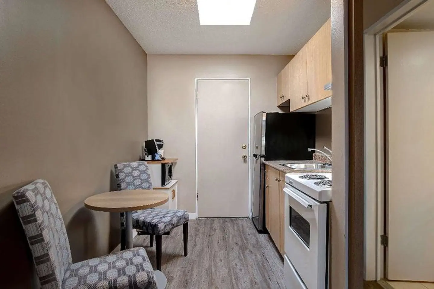 Days Inn by Wyndham Victoria Uptown ROOM_EXAMPLE