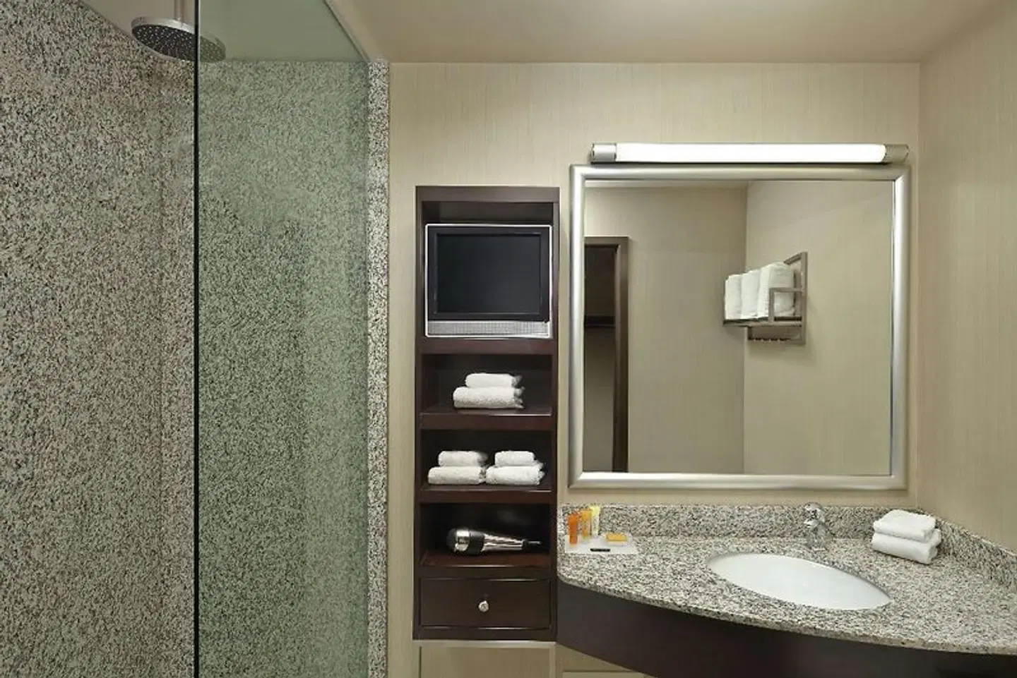 Acclaim Hotel Calgary Airport Badezimmer