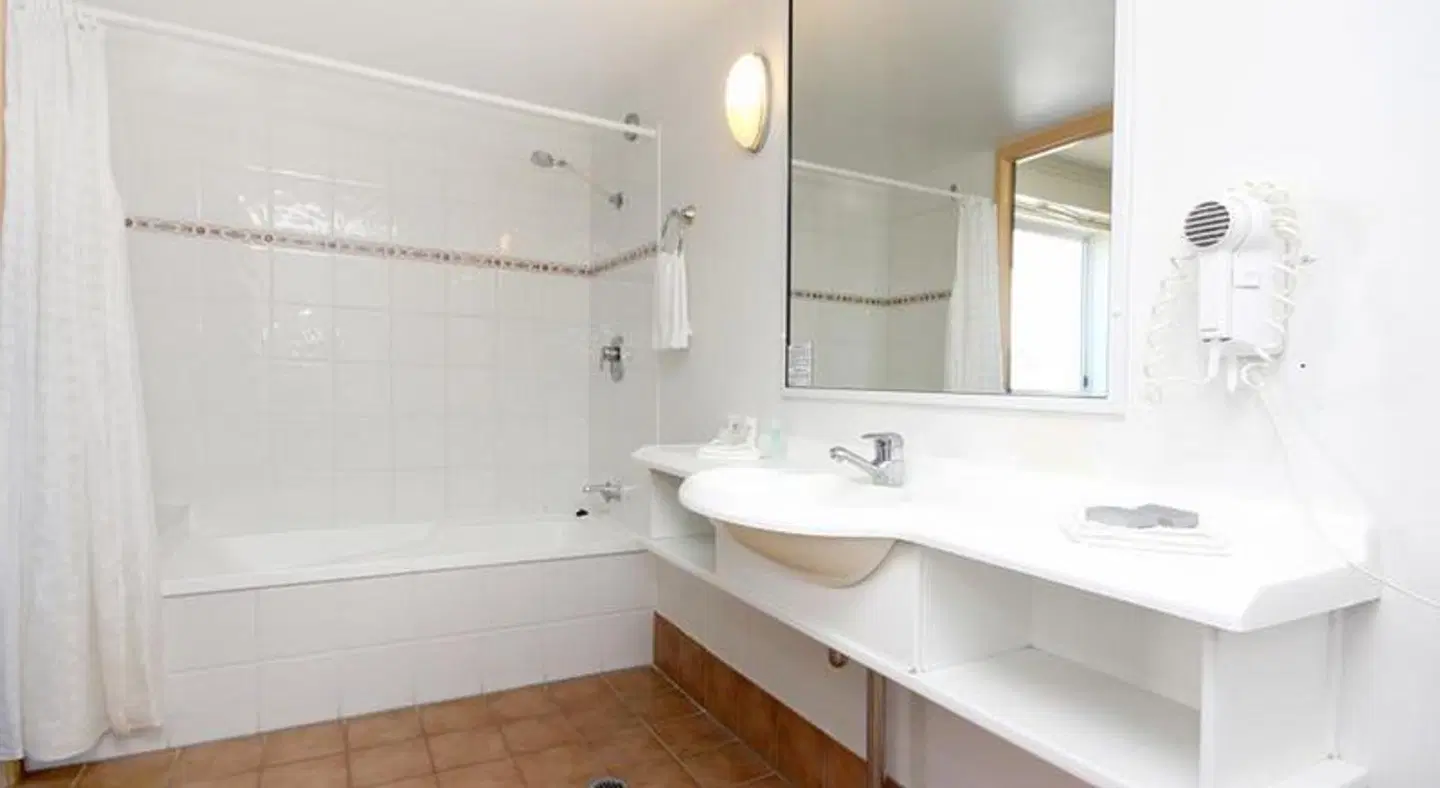 Australis Sovereign Hotel Badezimmer