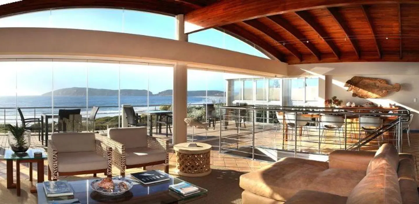 Periwinkle Lodge Guest House Bar