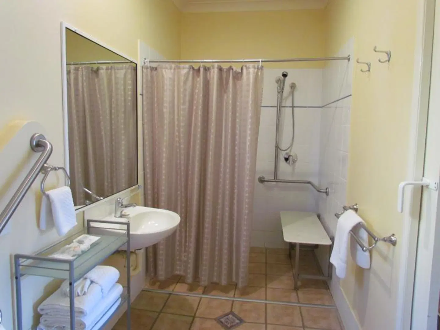 Dalby Mid Town Motor Inn Badezimmer