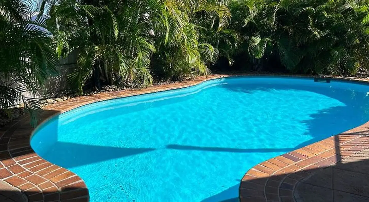 Shakespeare International Motel OUTDOOR_POOL