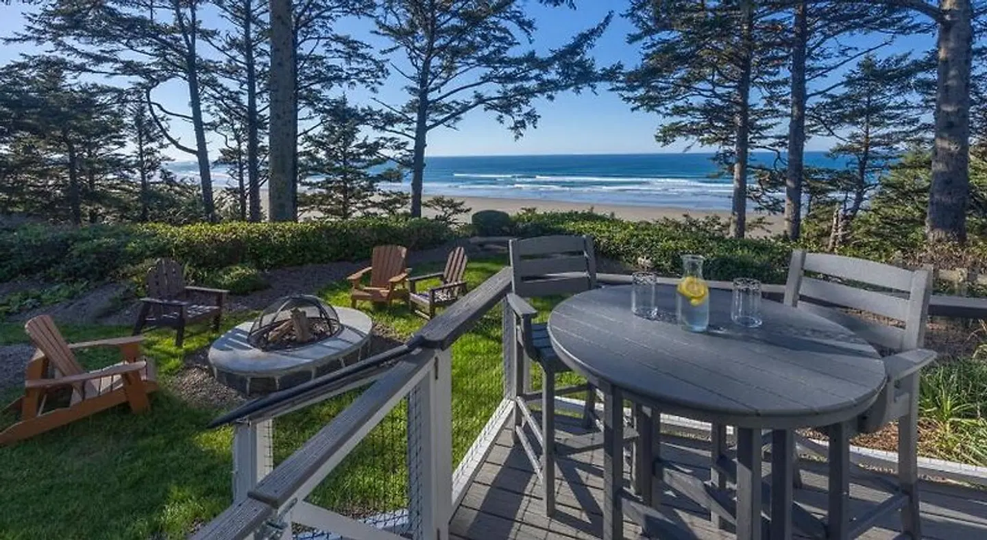 Tyee Lodge Oceanfront B&B Terrasse