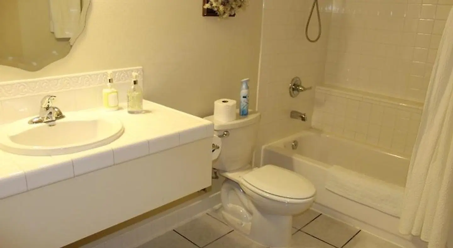 Maria's Creekside Badezimmer