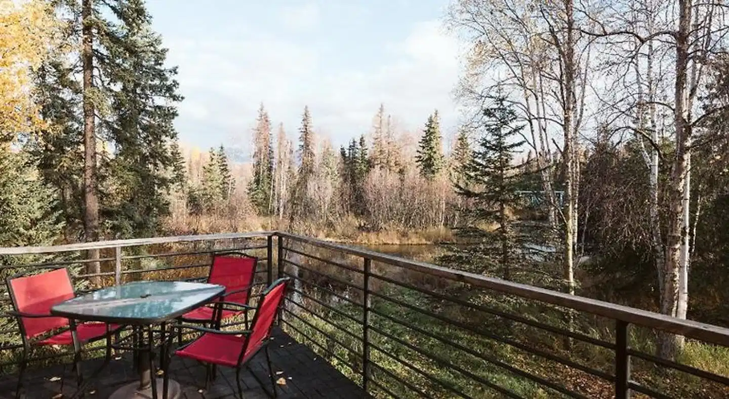 Maria's Creekside Terrasse