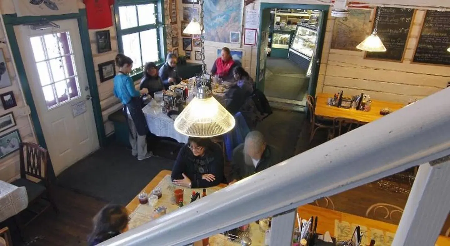 Talkeetna Roadhouse LOUNGE_LOBBY