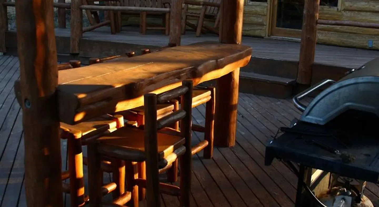 Wise Old Hunter Lodge Bar