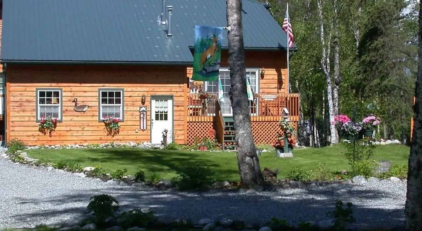 Alaska's Lake Lucille Bed & Breakfast EXTERIOR