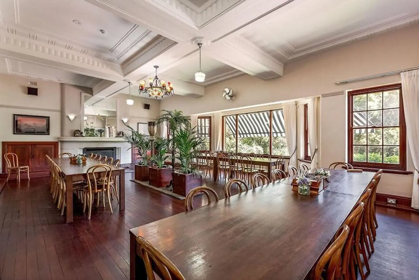 Caves House Hotel Bar
