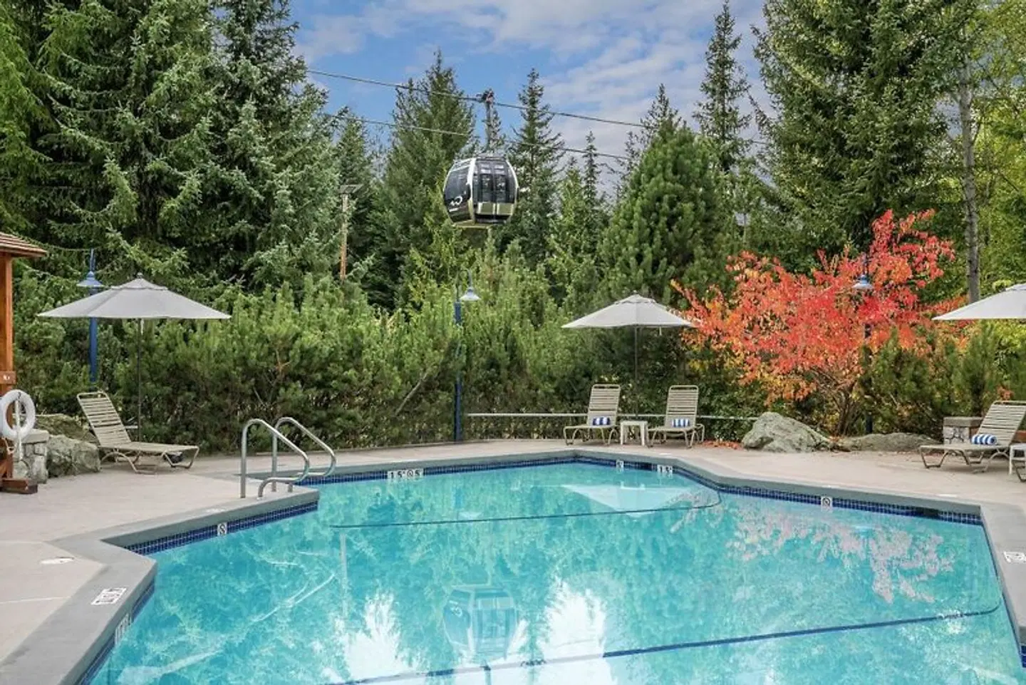 BLACKCOMB SPRINGS SUITES BY CLIQUE OUTDOOR_POOL