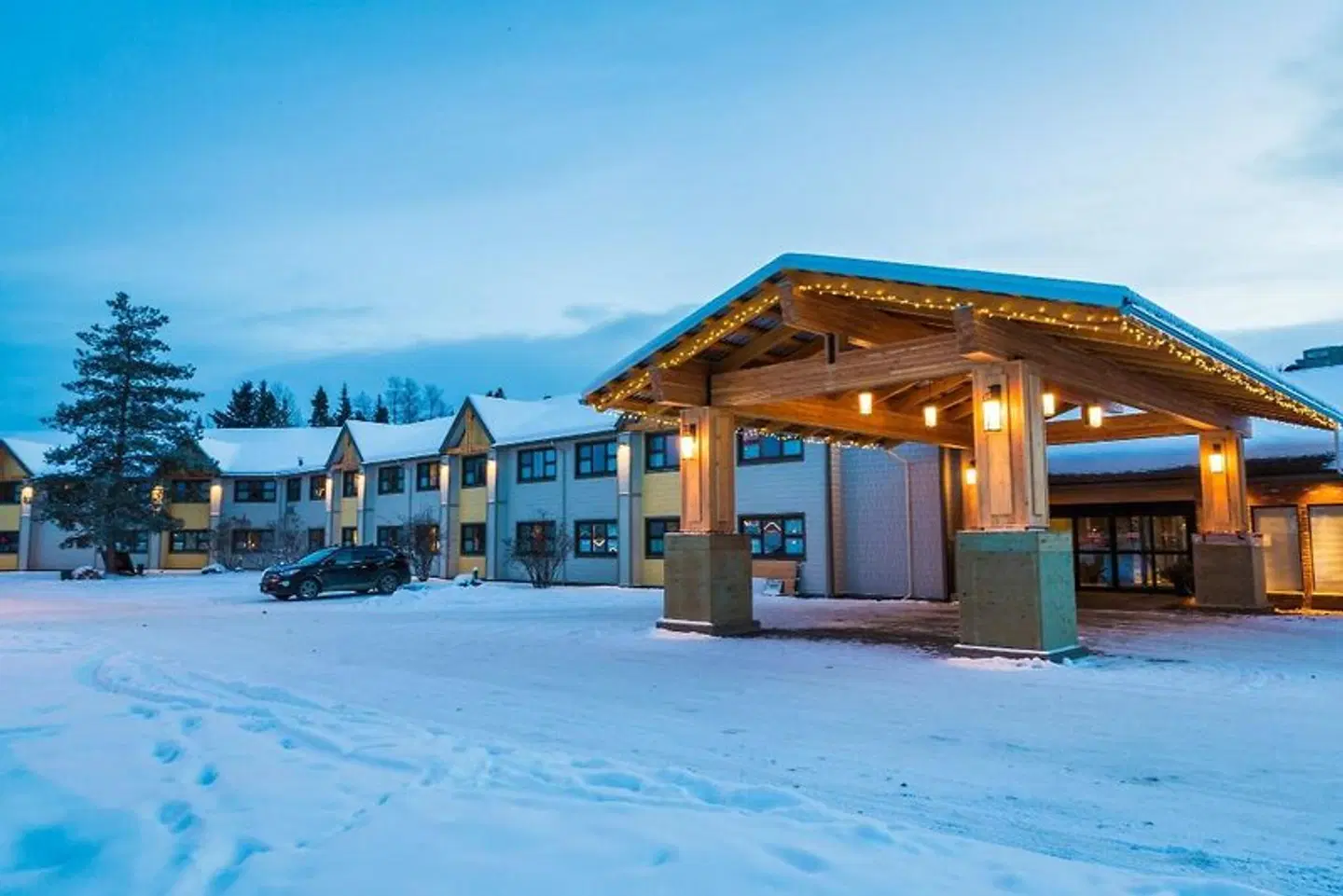 Prestige Hudson Bay Lodge OUTDOOR_POOL