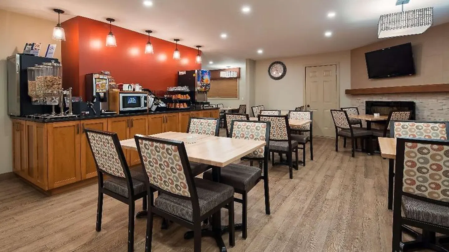 SureStay Plus Hotel by Best Western Salmon Arm Restaurant