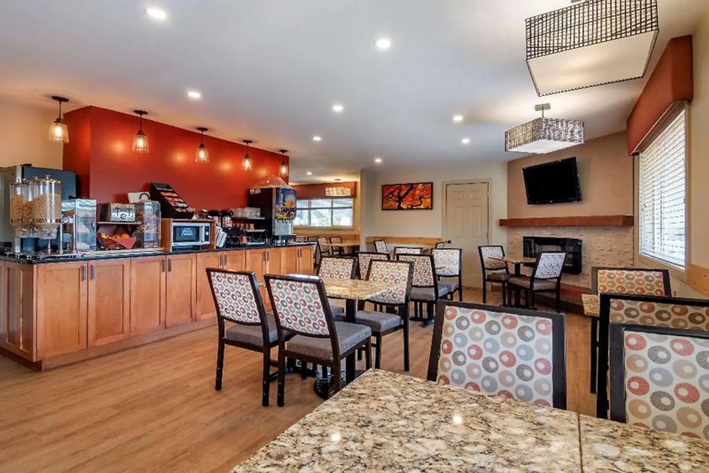 SureStay Plus Hotel by Best Western Salmon Arm Restaurant