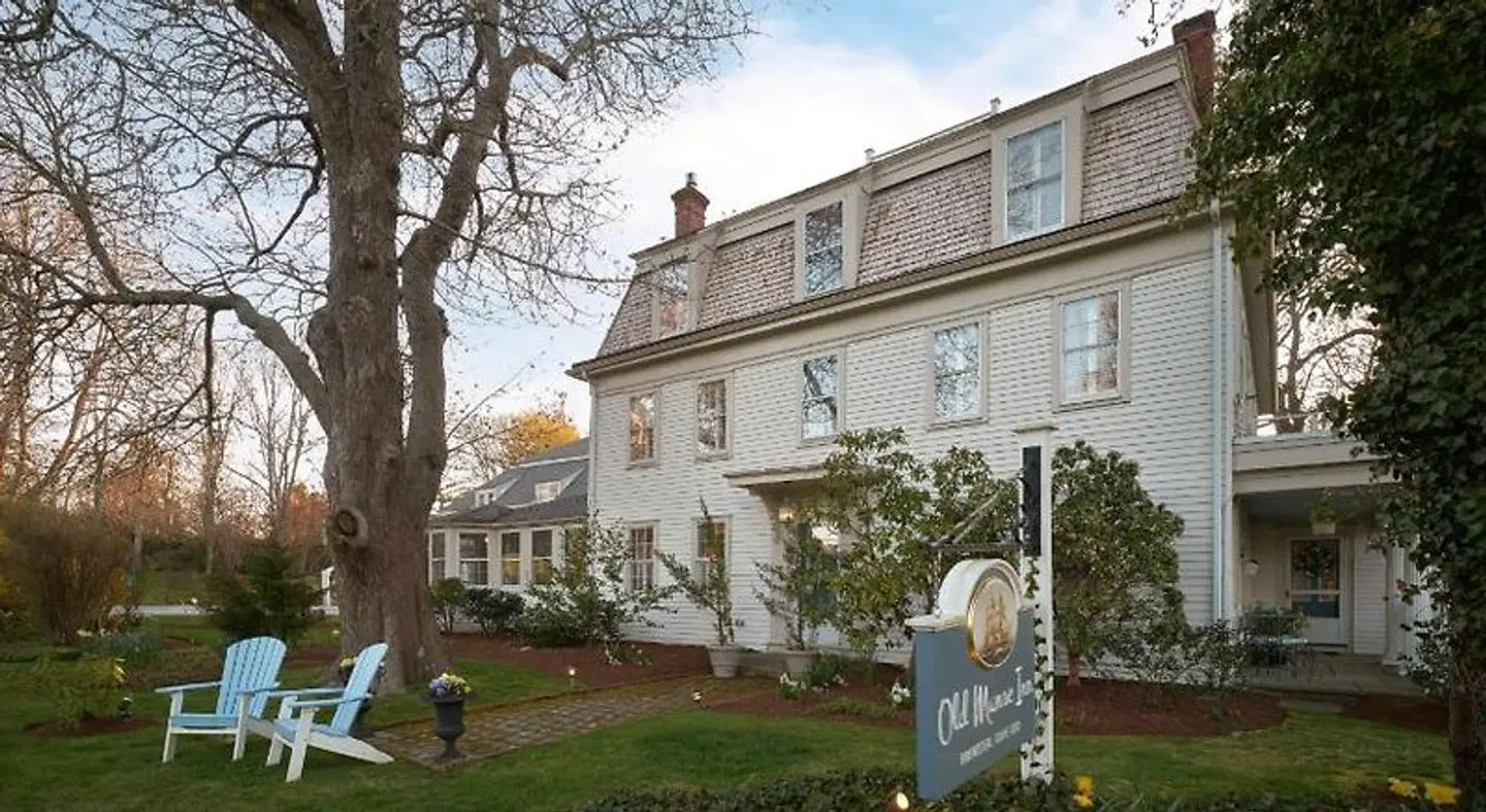 The Old Manse Inn EXTERIOR
