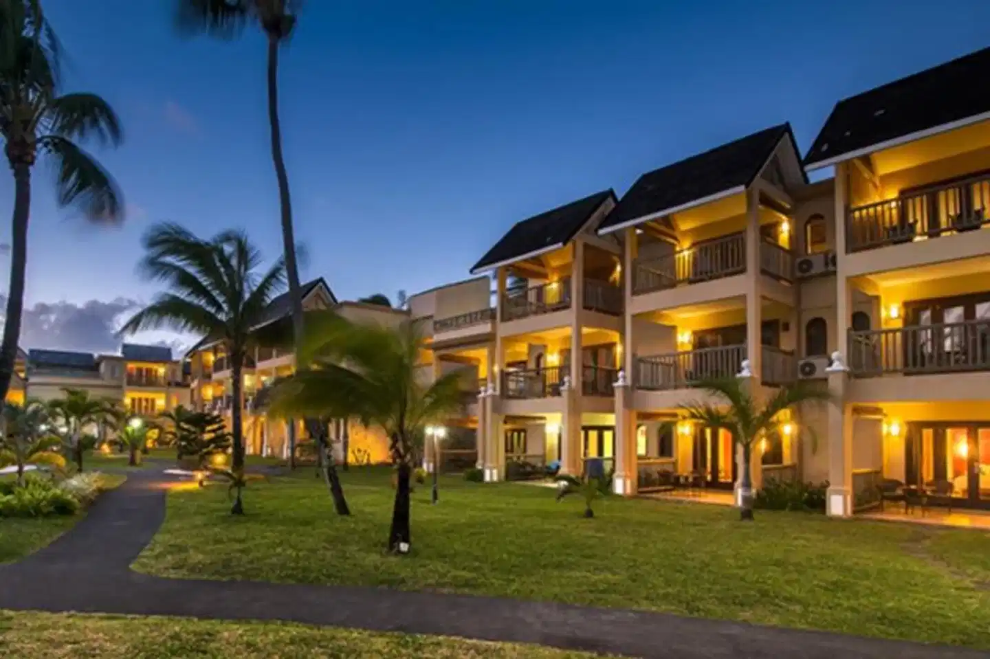 Jalsa Beach Hotel & Spa Aussenansicht