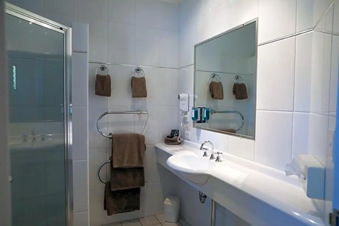 Akuna Motor Inn Badezimmer