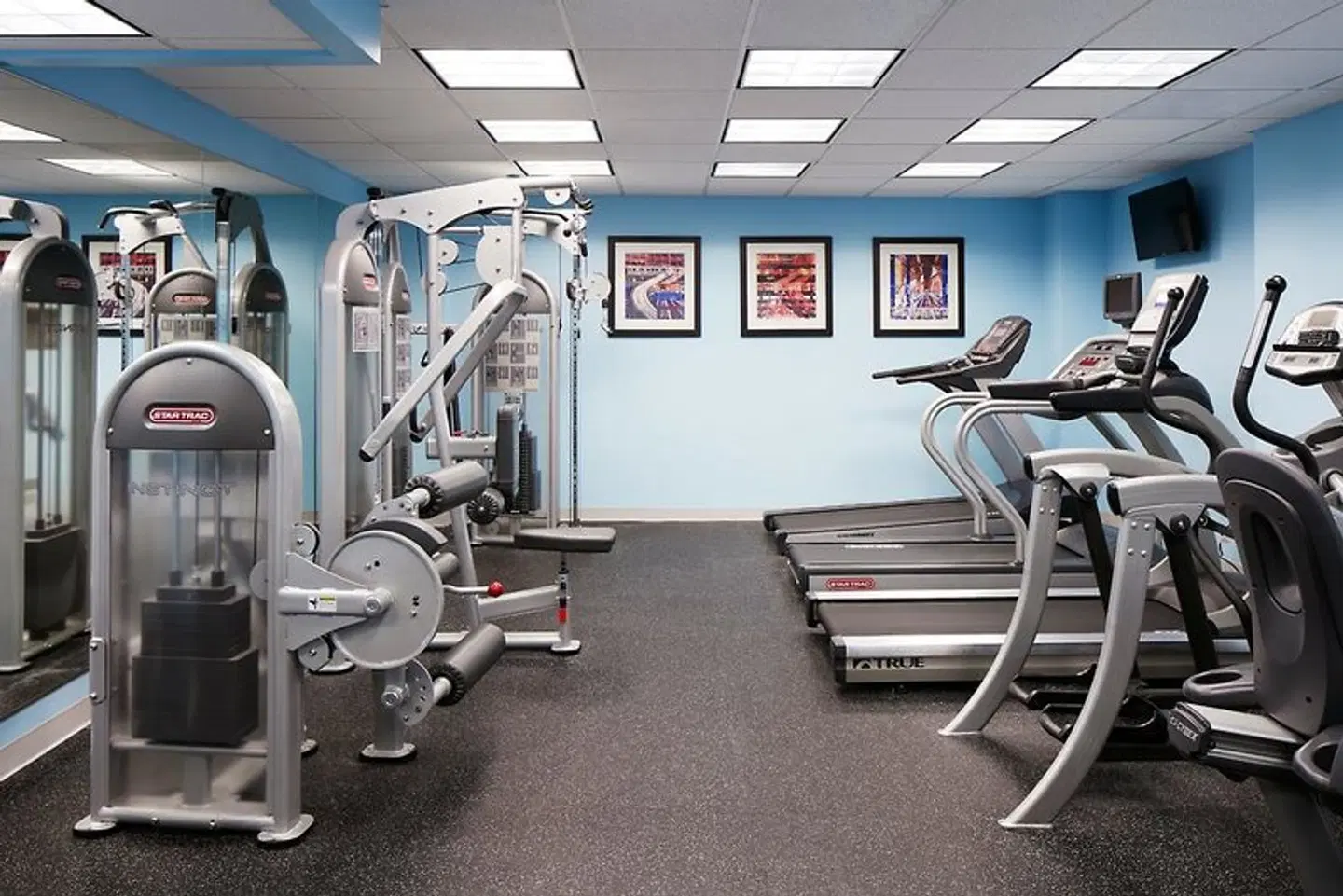 Club Quarters, Wacker At Michigan SPORTS_AND_LEISURE