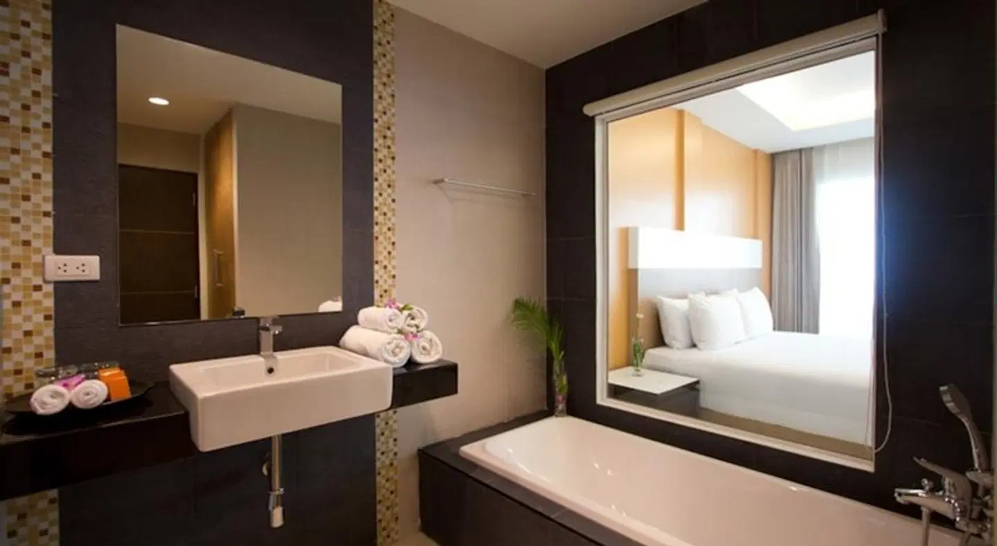 Chanalai Hillside Resort Badezimmer