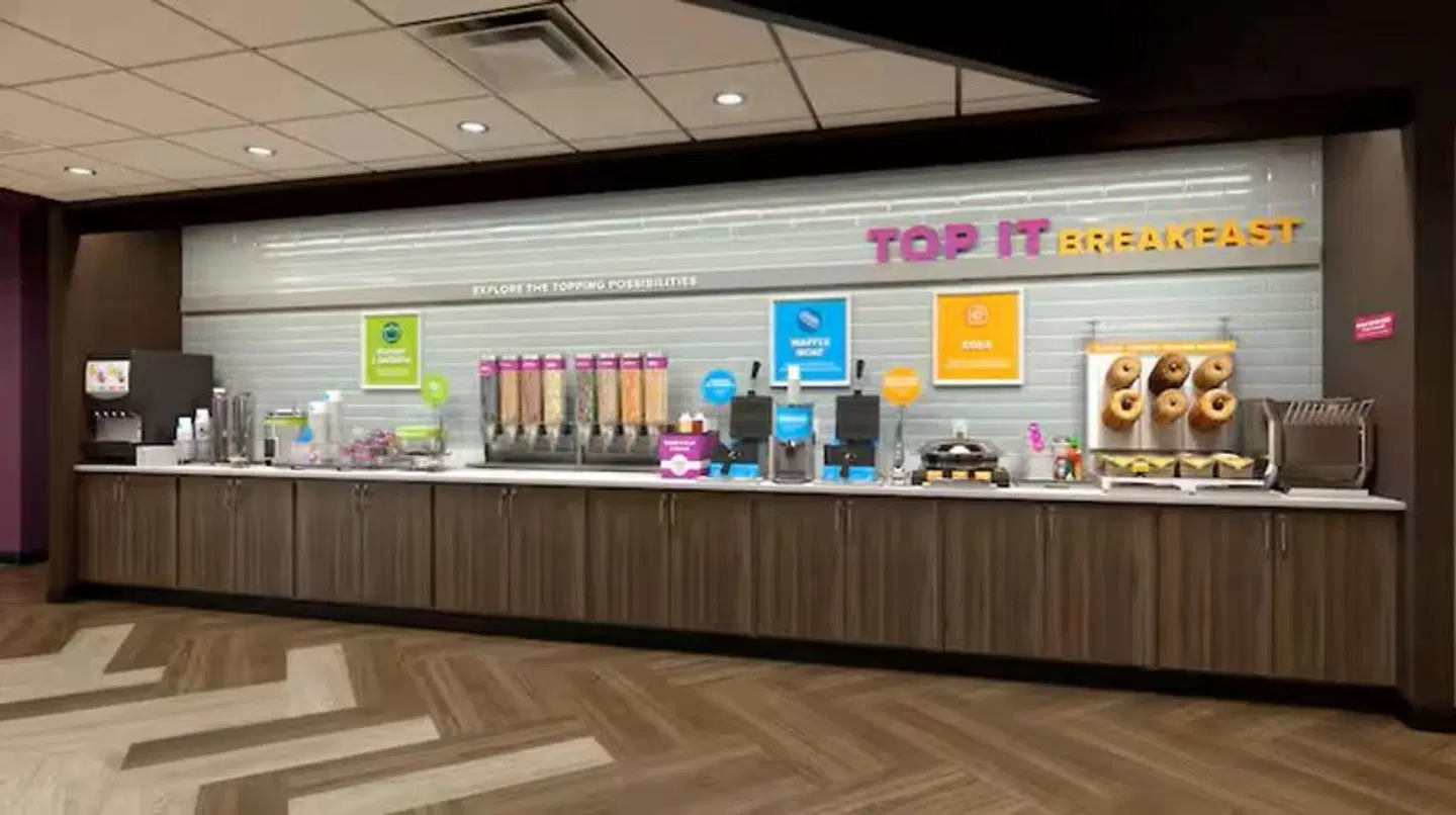 Tru By Hilton Yarmouth Bar
