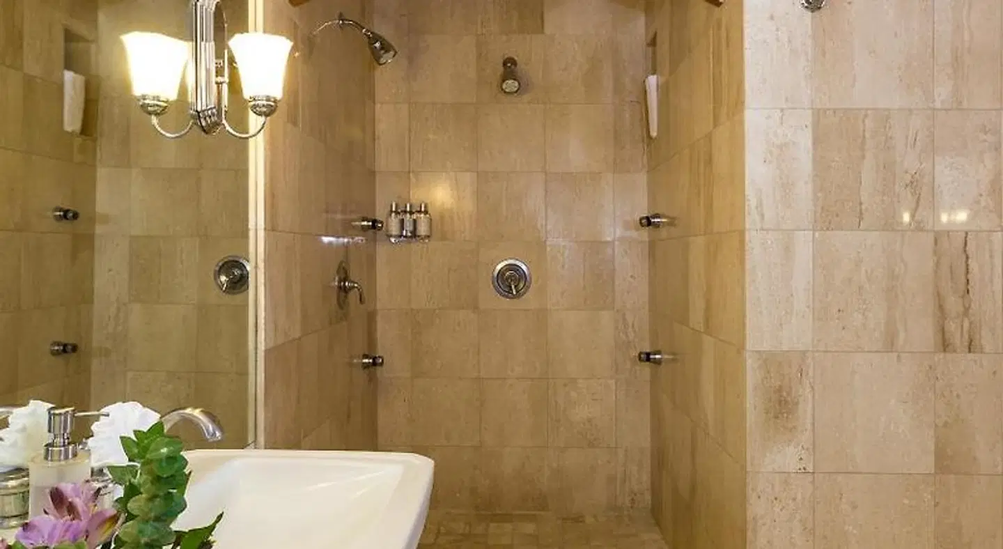 Abendblume - Adults Only Badezimmer