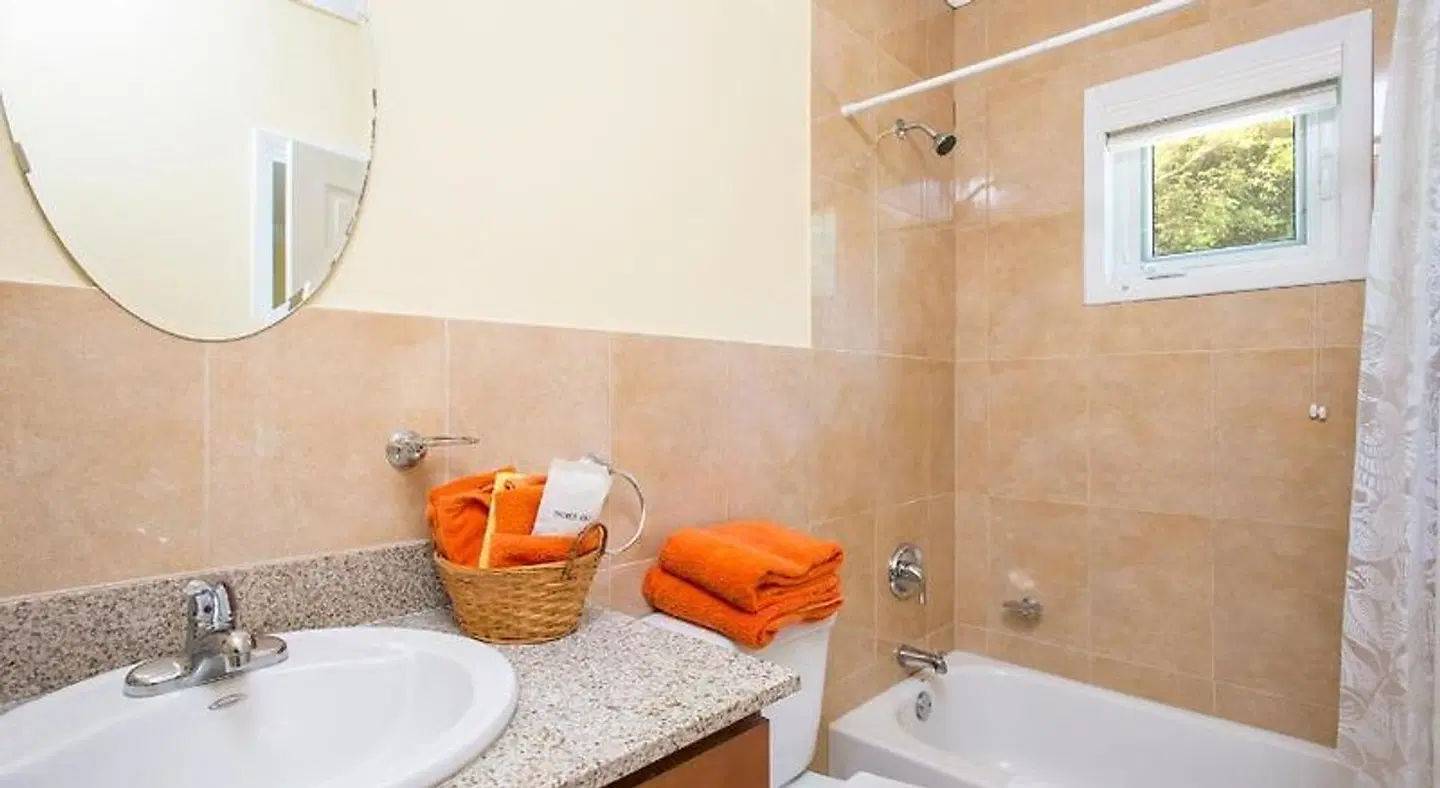Sir Charles Guest House Badezimmer