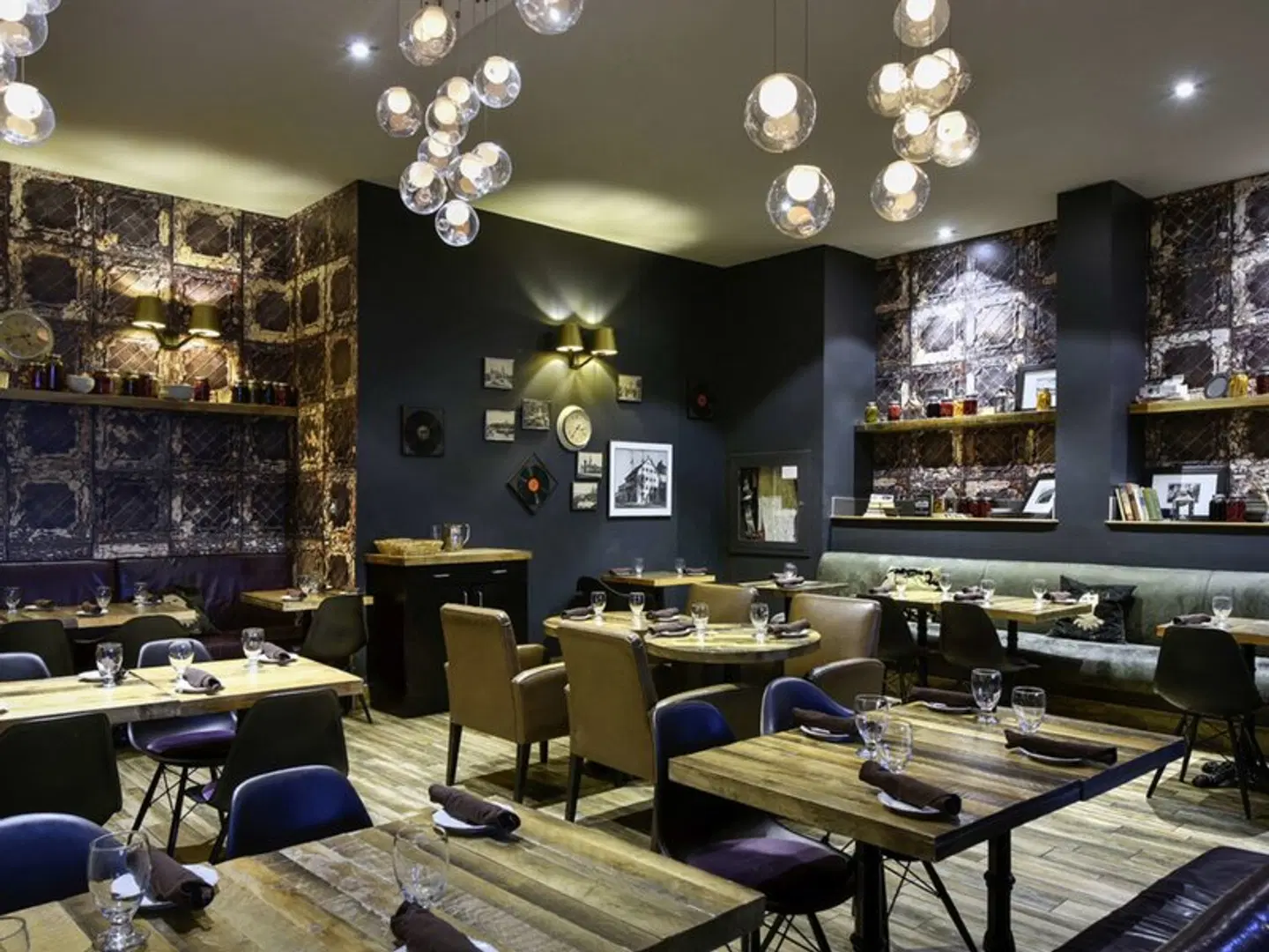 DoubleTree by Hilton Ottawa Downtown Bar