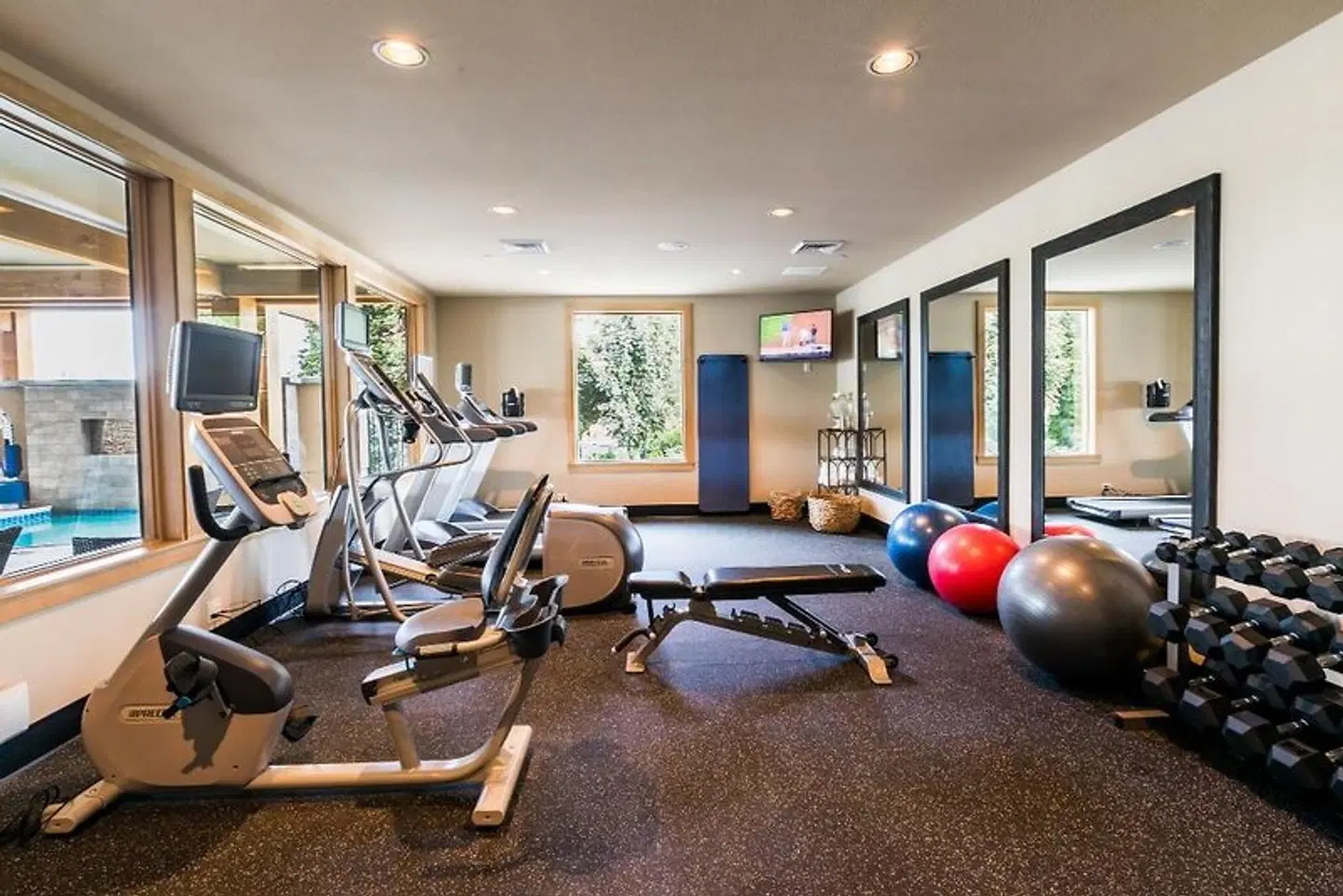 The Lodge at Columbia Point SPORTS_AND_LEISURE