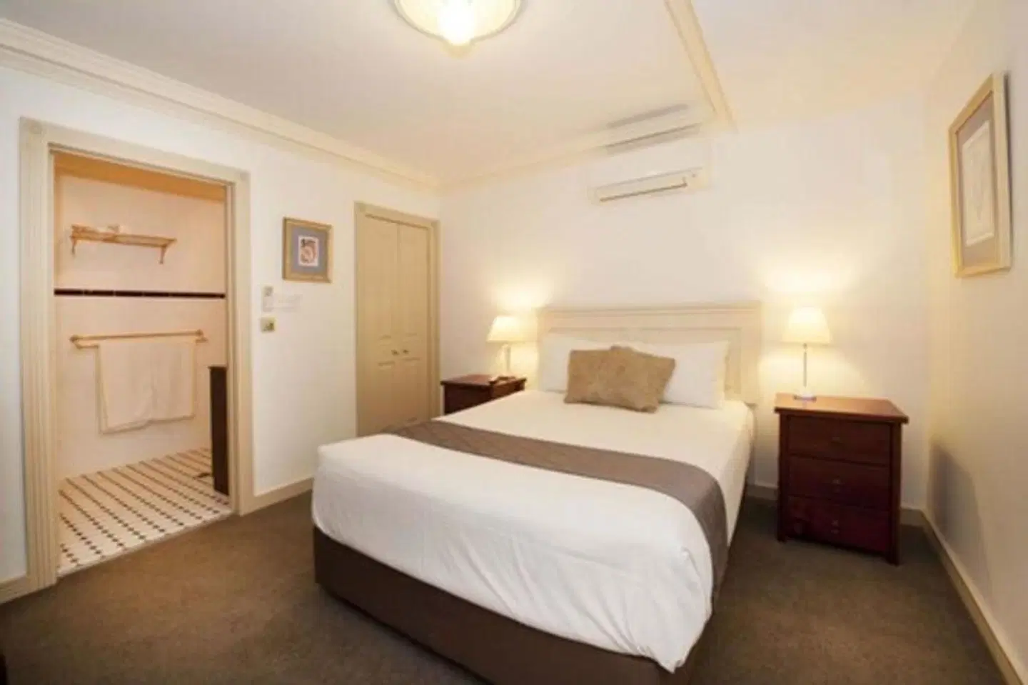 Cobb & Co Court Boutique Hotel ROOM_EXAMPLE