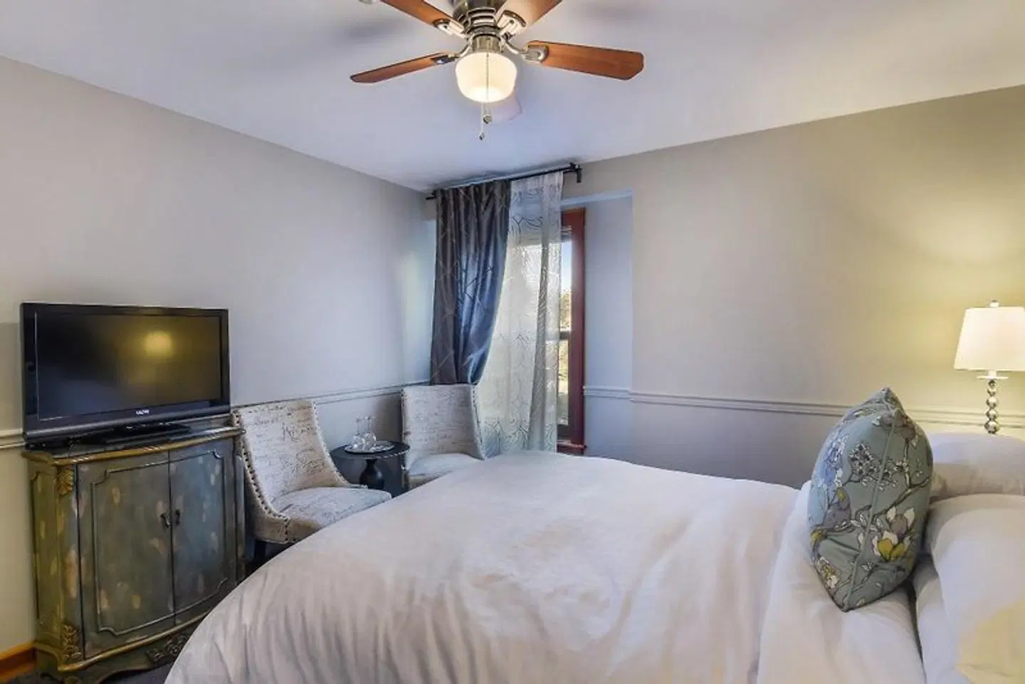 The Wild Iris Inn ROOM_EXAMPLE