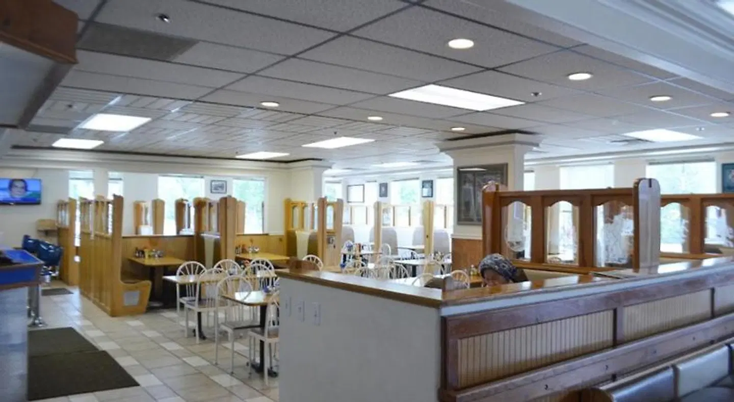 Valley Hotel & 24/7 Open Cafe Bar