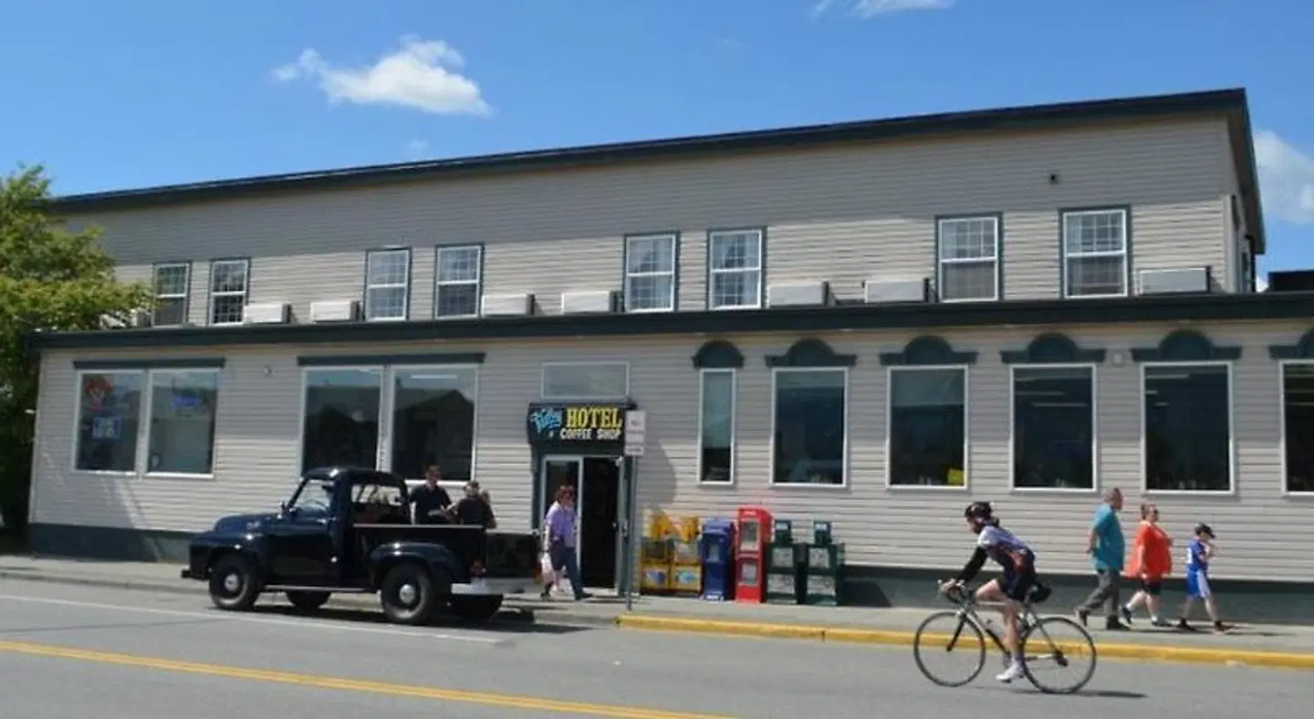 Valley Hotel & 24/7 Open Cafe EXTERIOR