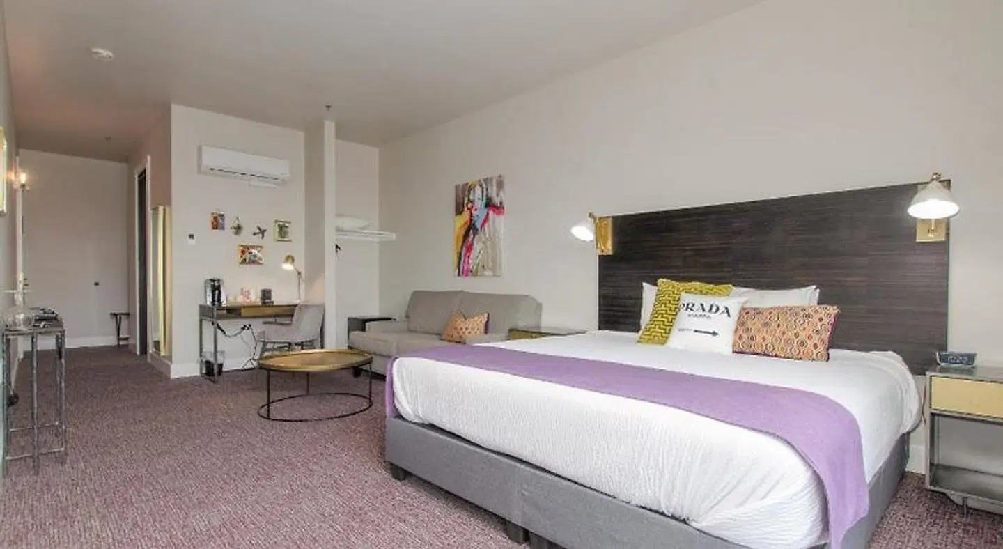 The Dundee - A Trace Hotel ROOM_EXAMPLE