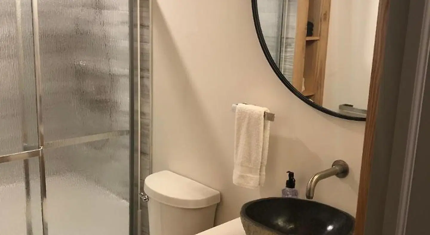 Stone Cove Waterfront Adults Only B&B Badezimmer