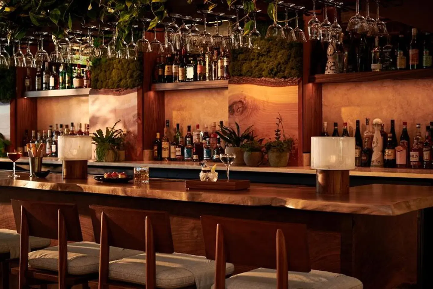 Denny Park Hotel Bar
