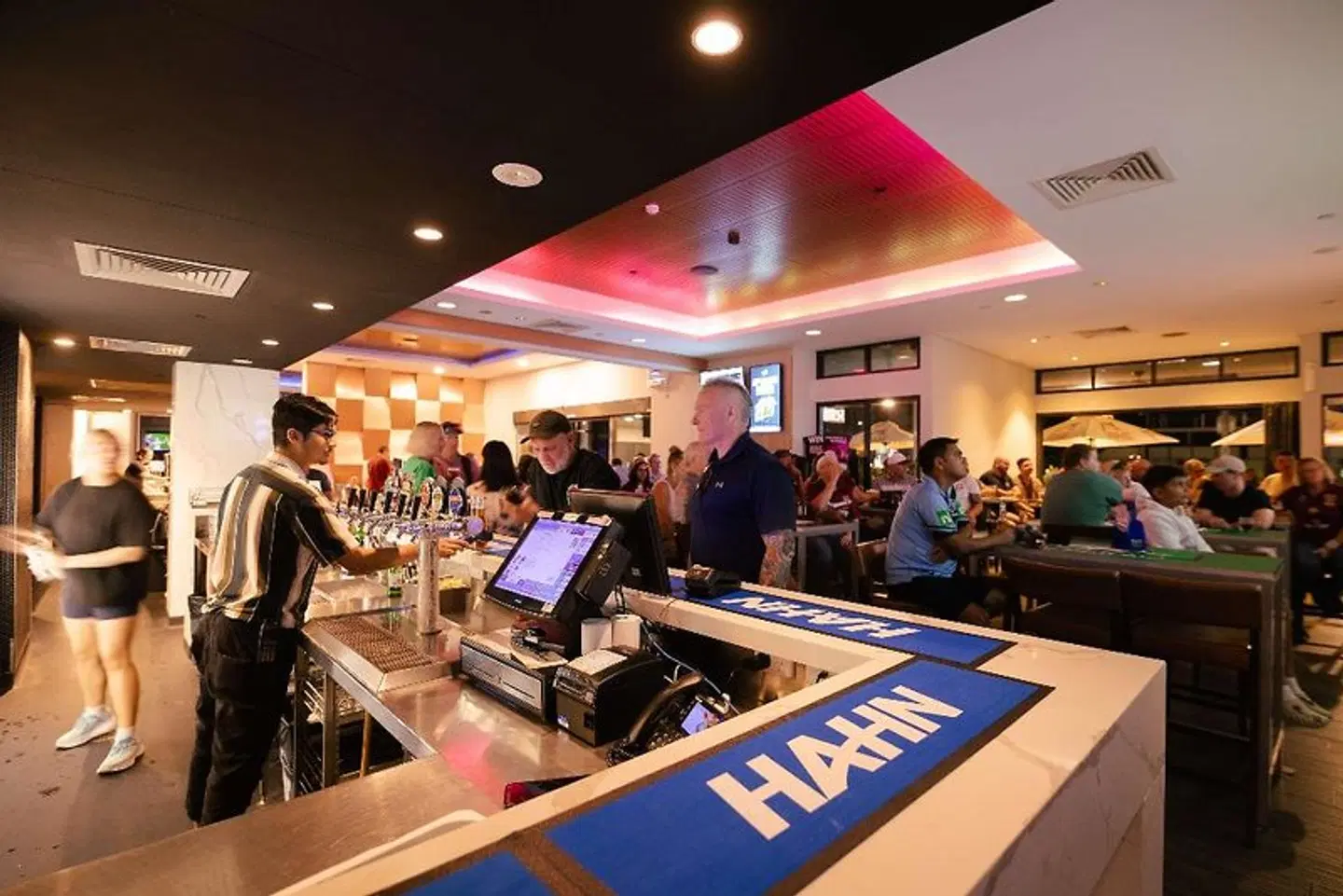 H on Mitchell Apartment Hotel Bar