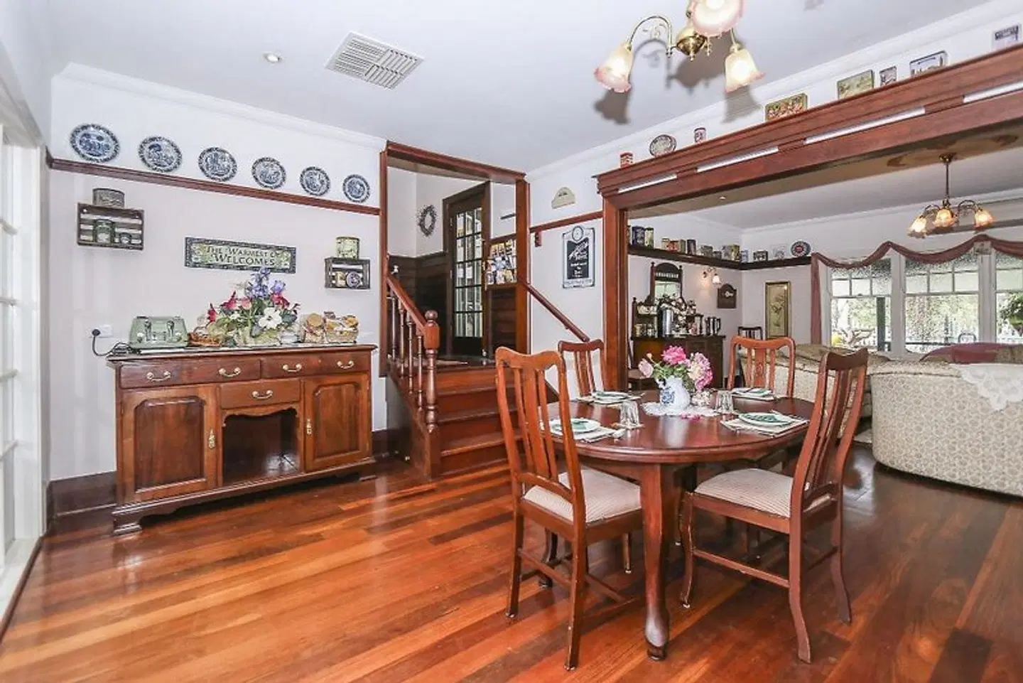 Rosebridge House Bed & Breakfast Restaurant