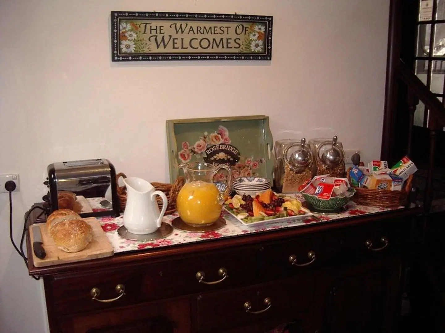 Rosebridge House Bed & Breakfast Restaurant
