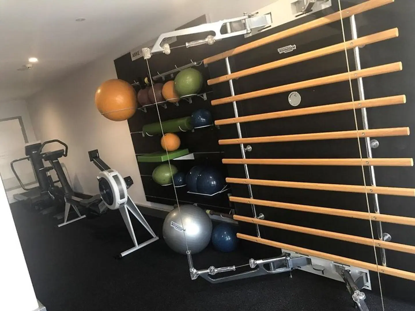 Crown on Darby SPORTS_AND_LEISURE